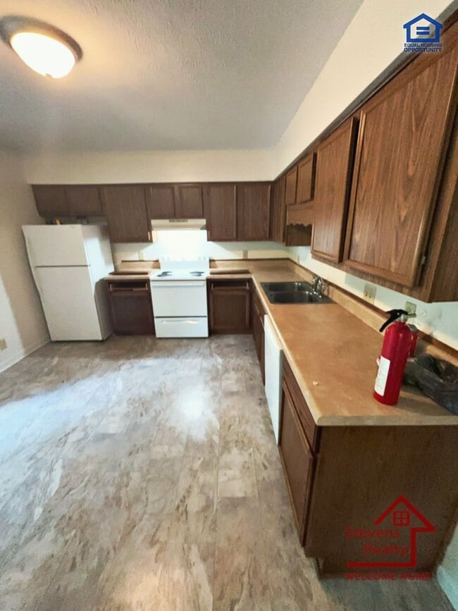 Building Photo - 402 Oriole Dr