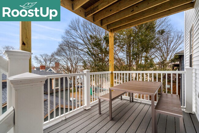 Foto del edificio - Furnished Bedroom with Private Bath in Jamaica Plain