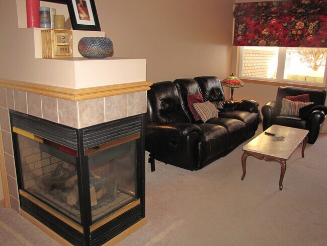 Foto del edificio - Very spacious *3Bed*2.5Bath Townhome in Fa...
