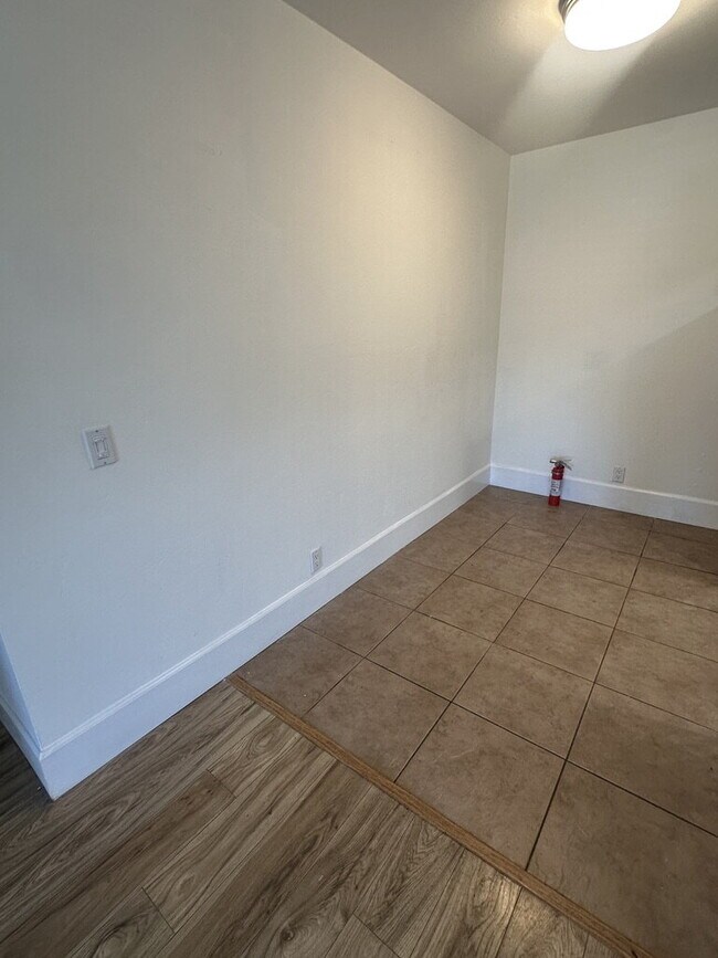 Building Photo - Spacious 2-Bedroom, 2-Bath Condo Near North Park – Dedicated Parking