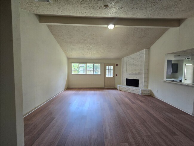 Foto del edificio - 16331 Dew Drop Ln