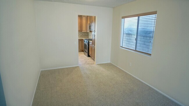 Foto del edificio - Updated 4-Bedroom Home with Community Amen...