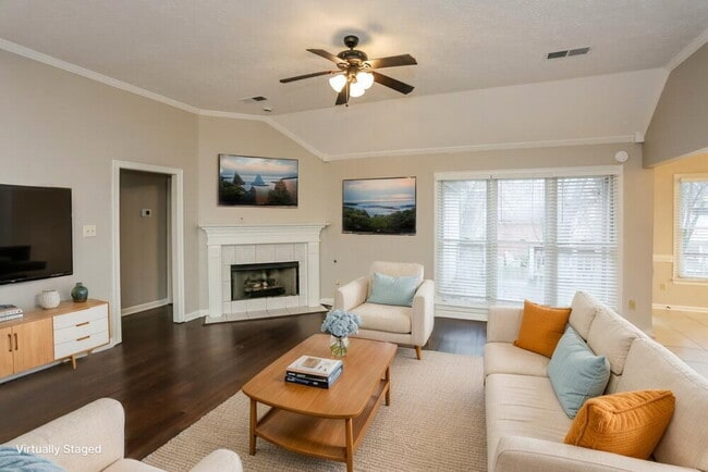 Building Photo - 8633 Meadow Green Dr