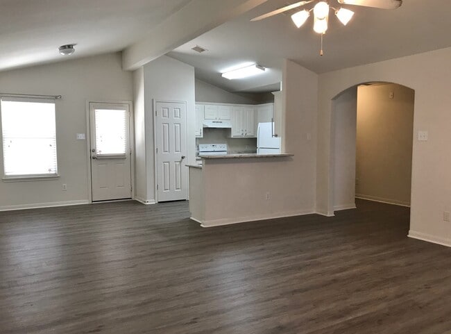 Building Photo - 28831 Frio River Loop