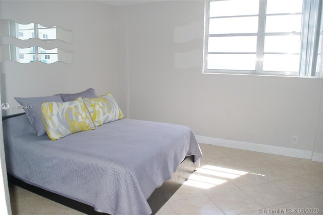 Building Photo - 3801 S Ocean Dr