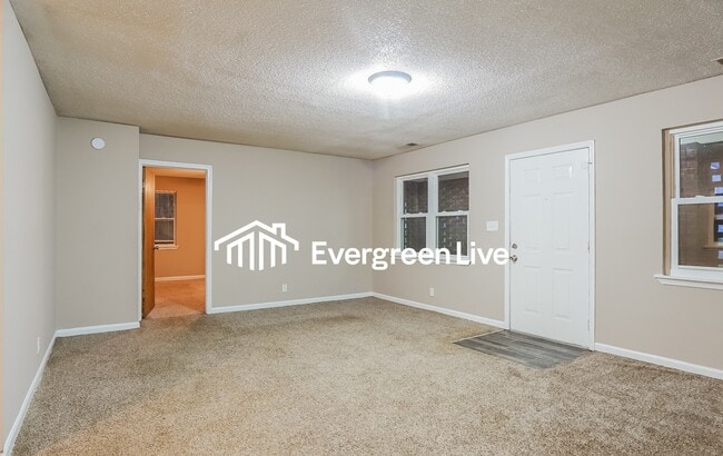 Foto del edificio - 541 Westchester Dr