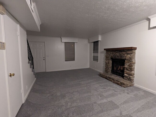 Foto del edificio - Updated Home Conveniently Located