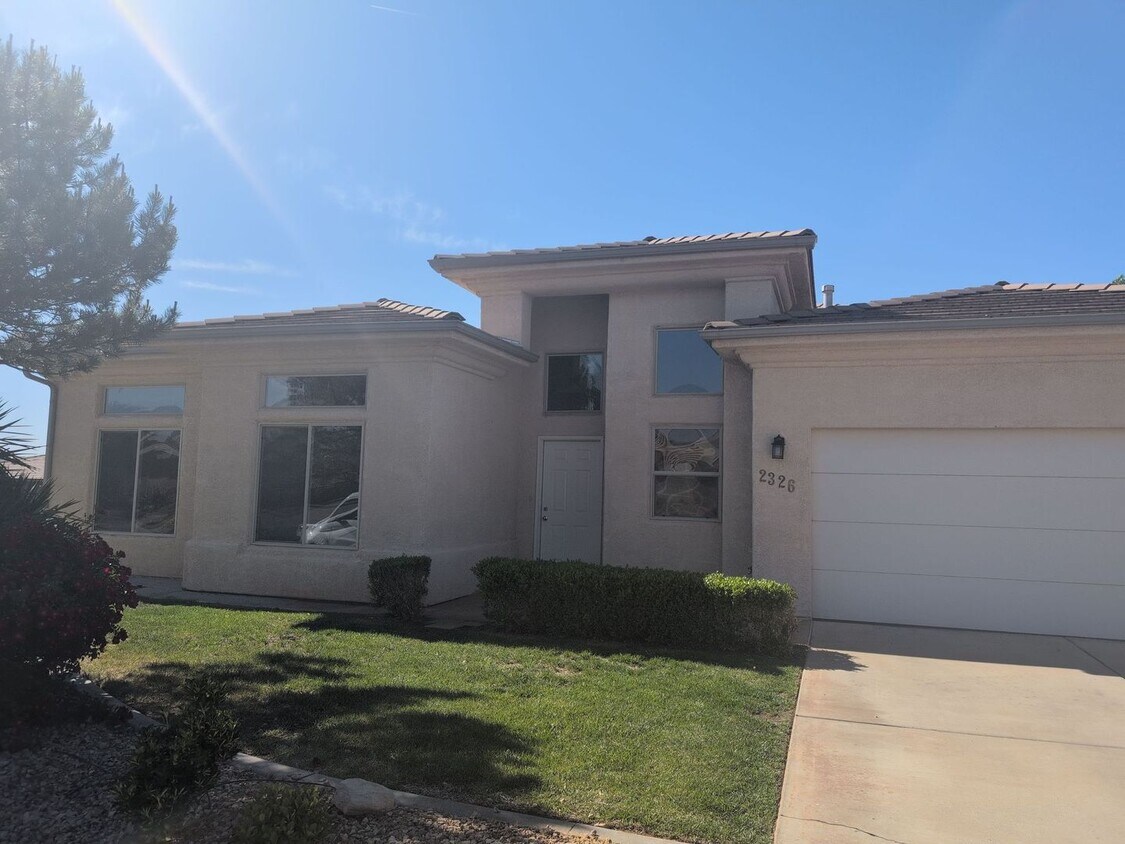 Foto principal - Spacious and Inviting 3-bedroom