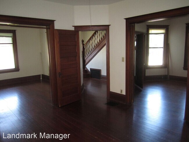 Building Photo - 4 br, 1.5 bath House - 324 E. Mulberry Street