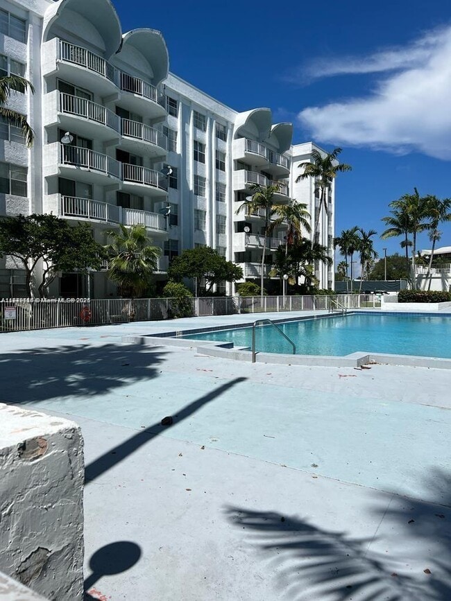 Foto del edificio - 496 NW 165th St