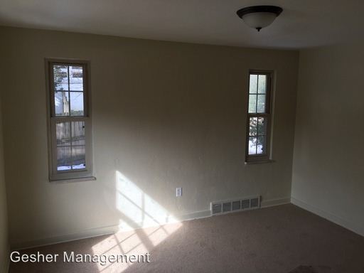 Building Photo - 357 Iris Dr