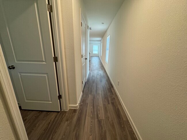 Foto del edificio - 2377 Cottonwood Dr