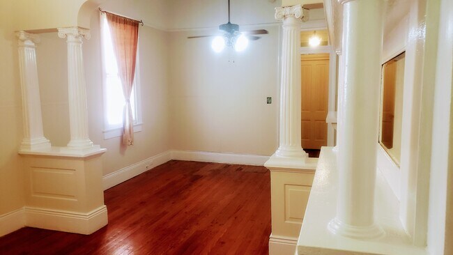 Double Parlor - 3605 Saint Claude Ave