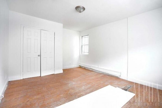 Foto del edificio - 3 bedroom in FAR ROCKAWAY NY 11693