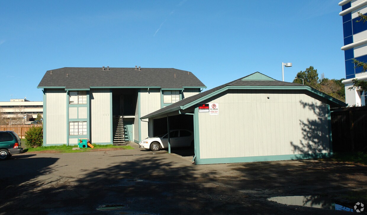 Primary Photo - 633 Russell Ave