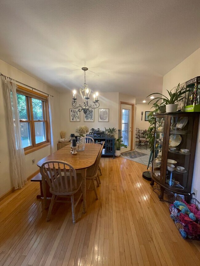 Building Photo - West-side Gem! Sprawling Single-Family Hom...