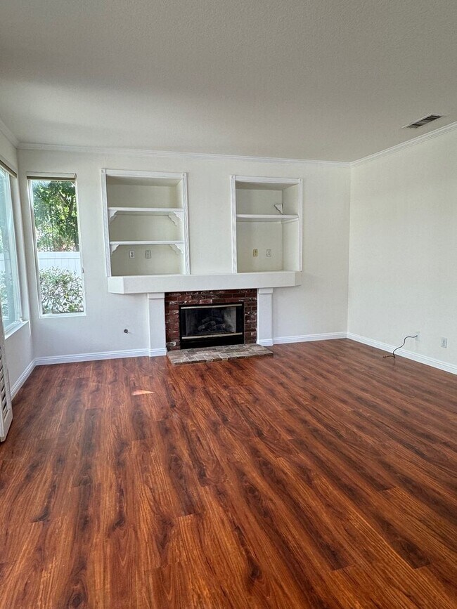Foto del edificio - Updated newer home in gated Lang Ranch community