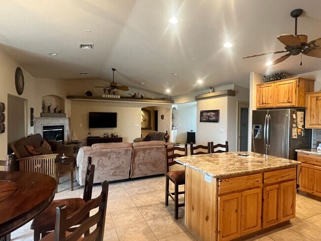 Building Photo - Luxury short term furnished home