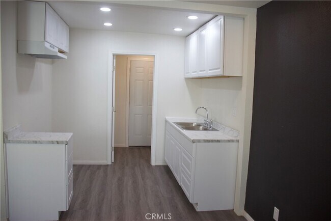 Foto del edificio - 372 E 55th St