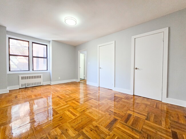 Building Photo - 525-527 Riverdale Avenue