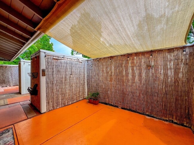 Building Photo - Charming 2-bedroom Napa Condo