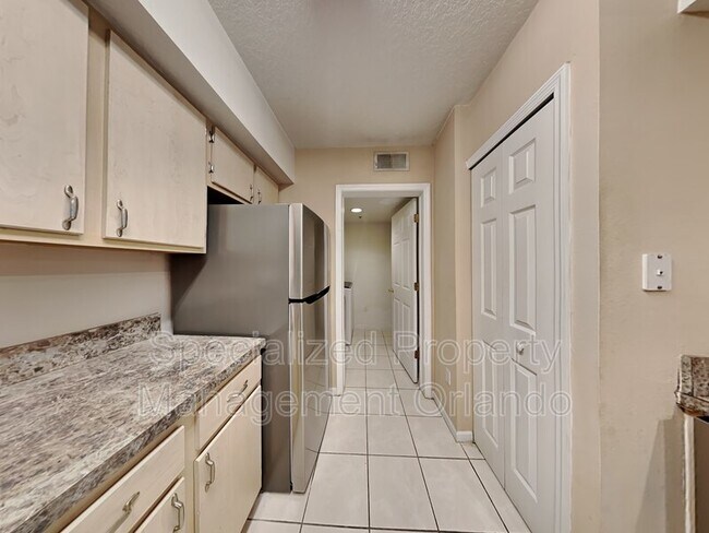 Building Photo - 814 Crest Pines Dr