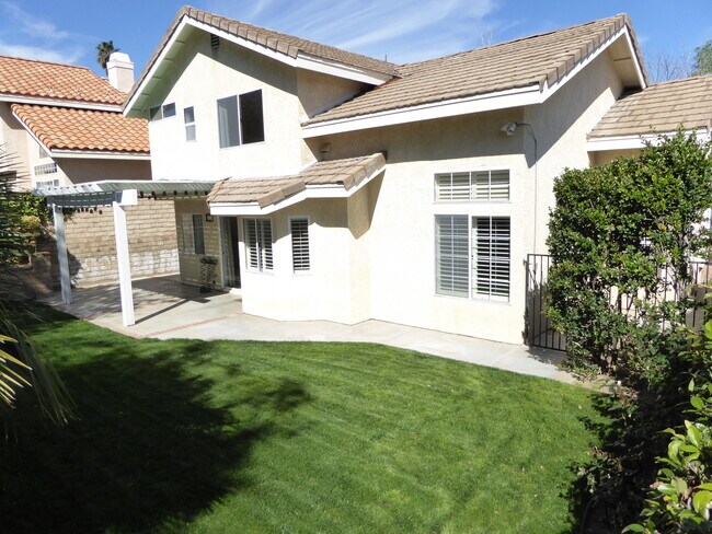 Building Photo - 22010 Grovepark Dr