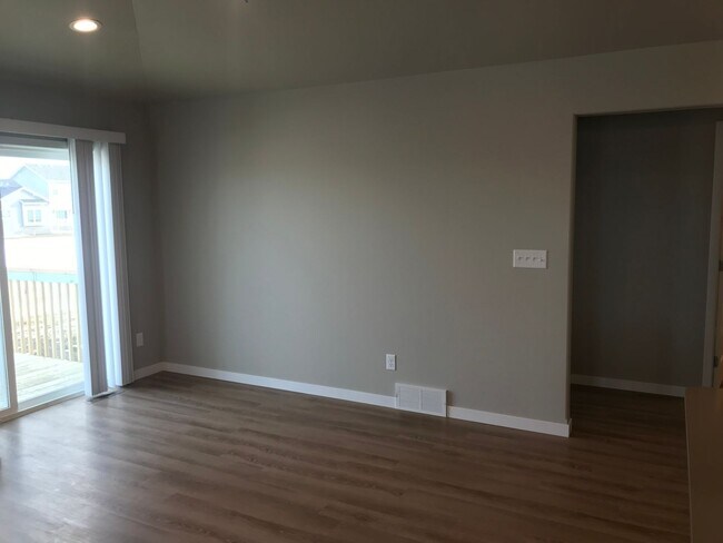 Foto del edificio - Single family 4 bedroom home