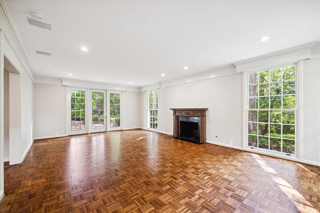 Foto del edificio - 8 Pine Forest Cir