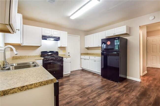 Building Photo - 5409 Forest E Ln