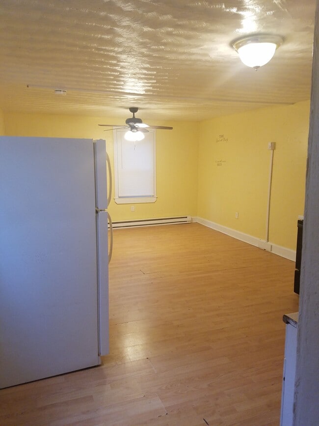 Living Room - 31 Shetucket Ave