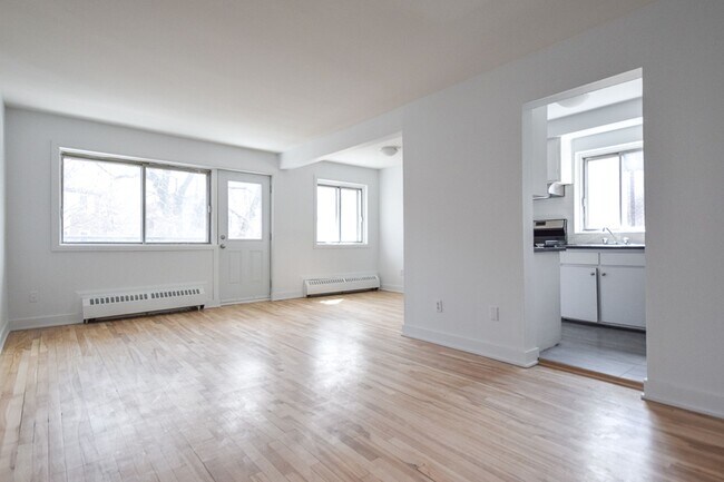 Building Photo - 4570-4590 Queen-Mary