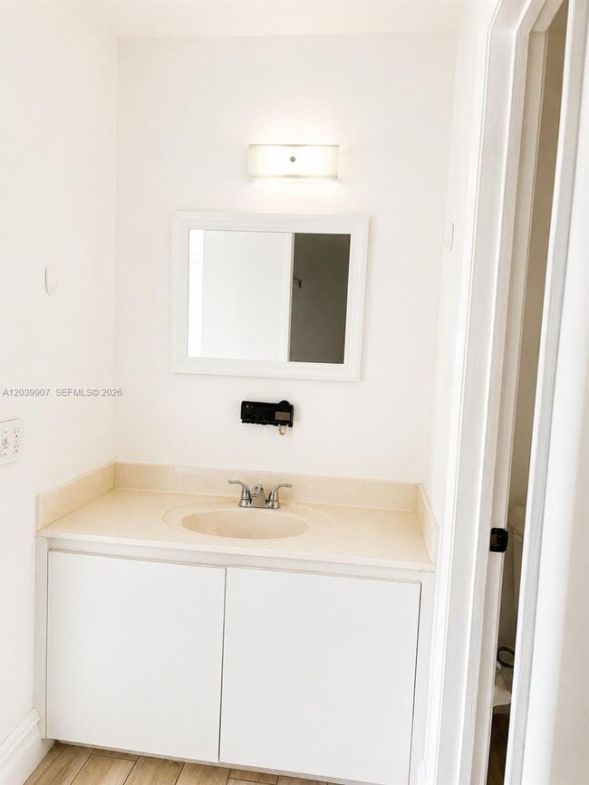 Foto del edificio - 8851 NW 119th St