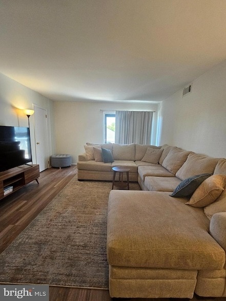 Foto del edificio - 6922 Hilltop Dr