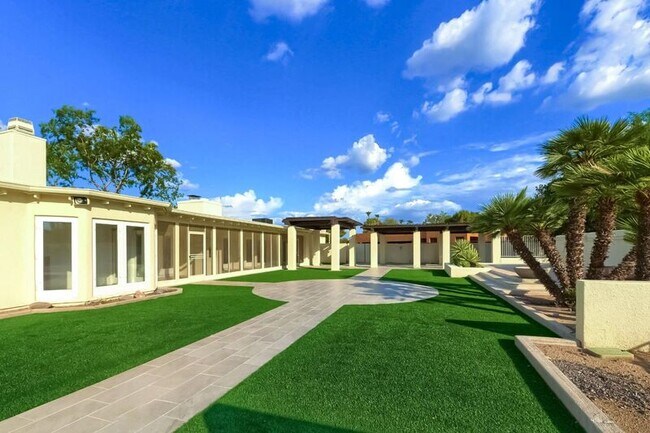 Foto del edificio - 5826 N Monte Vista Dr