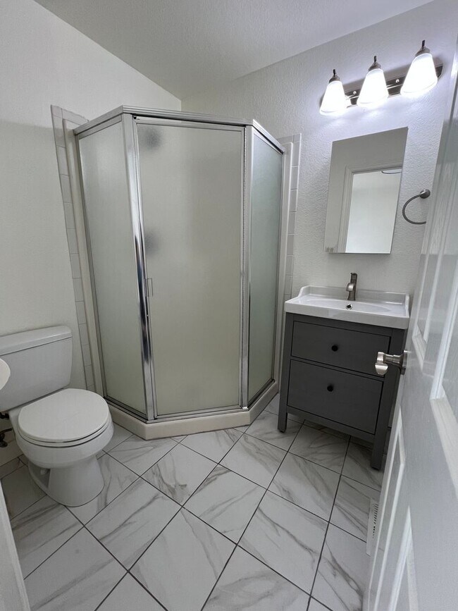 Foto del edificio - 437 Harris Ln