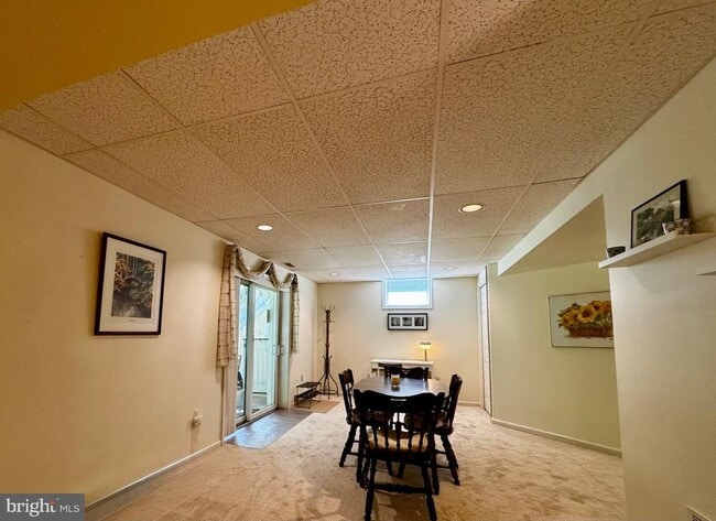 Foto del edificio - 8268 Rippling Branch Rd