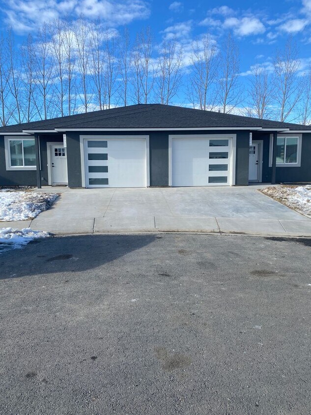 Foto principal - Beautiful New Construction Condos in Moses...