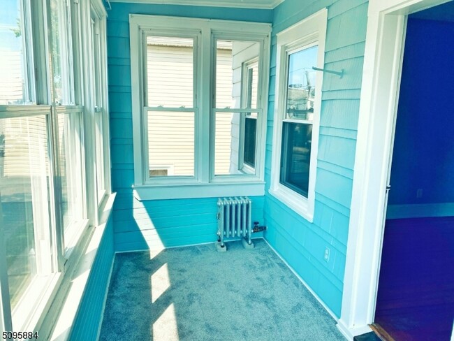 Foto del edificio - 353 Princeton Ave