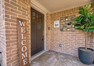 Building Photo - 1623 Cherry Ridge Dr