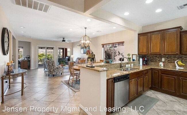 Building Photo - 2 br, 2 bath House - 1033 Moonlight Terrac...