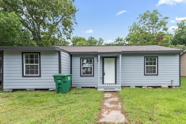 Building Photo - 5217 Pederson St