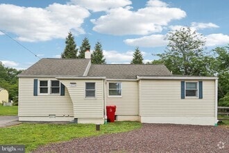 Building Photo - 2774 Woodland Ave