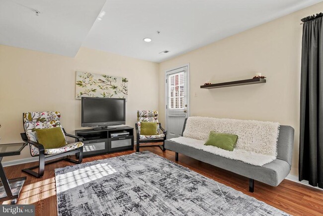 Foto del edificio - 13011 Vaden Terrace