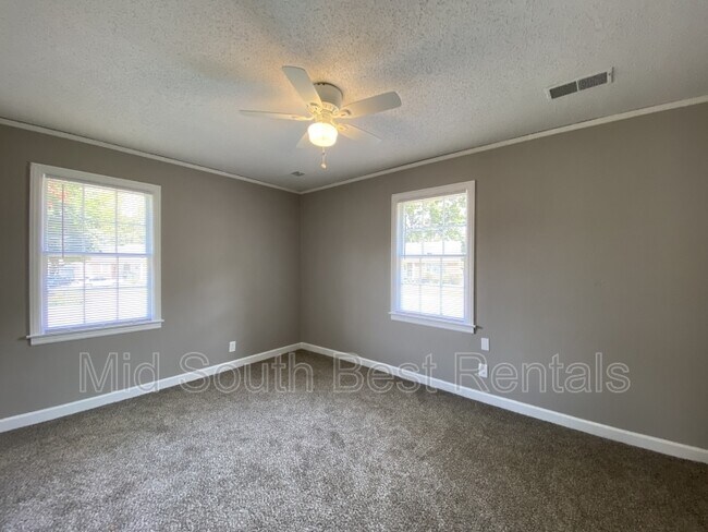 Foto del edificio - 1921 Brandon Cir