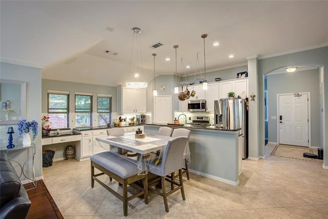 Foto del edificio - 2472 Deerwood Dr