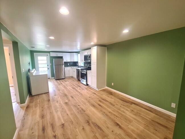Foto del edificio - 9003 Riley Ave