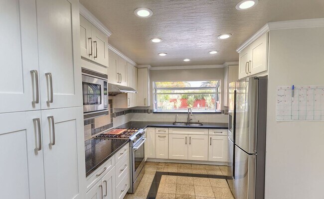 Building Photo - 6705 Trinidad Dr