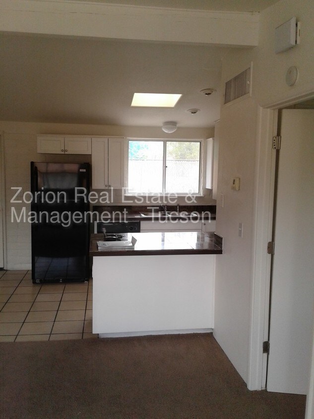 Primary Photo - 3020 N. Balboa Avenue #8