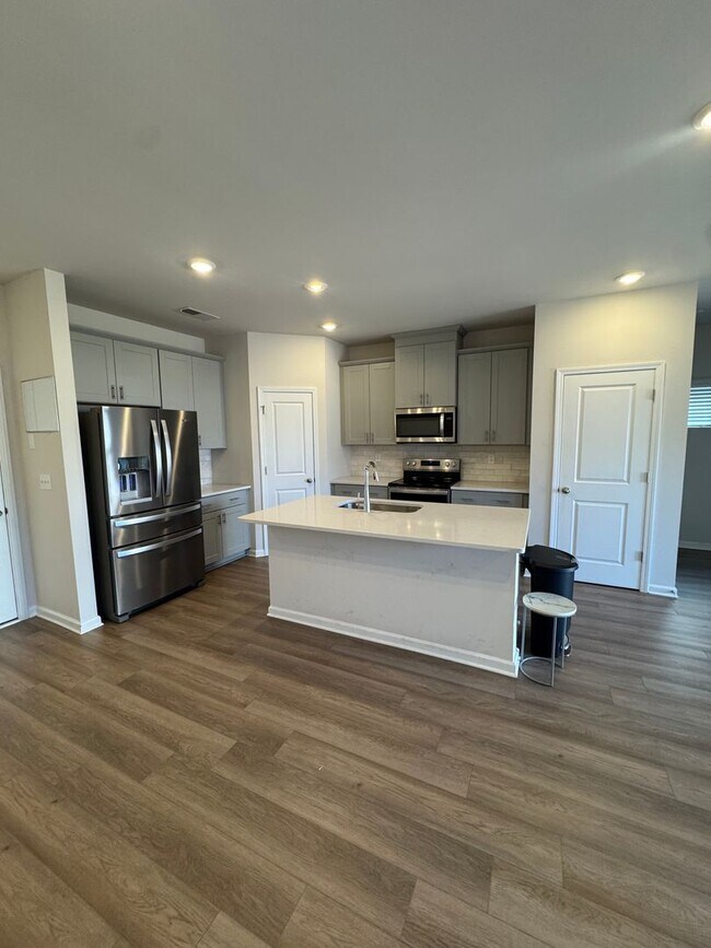 Foto del edificio - 1066 Plumcrest Dr